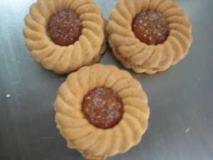 Pineapple Jam Sandwiching Machine