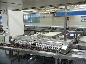 Biscuits on Edge Tray Loader