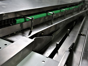 Automatic Biscuit Turn-Over & Automatic Biscuit Flap Up Feeding To Packing Machine