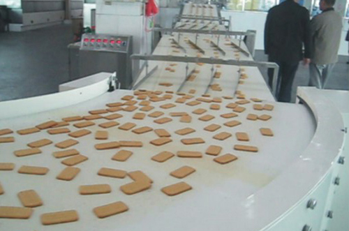Fully Automation Feeding System from Oven to 2 Lanes Sandwiching Machine and Automation to Flow Packing Machine